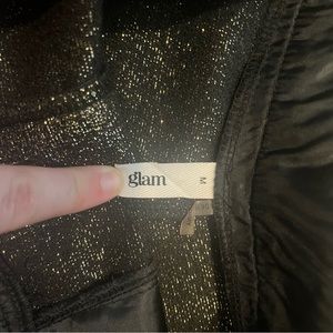 There black and gold and they have pockets. There super comfortable.